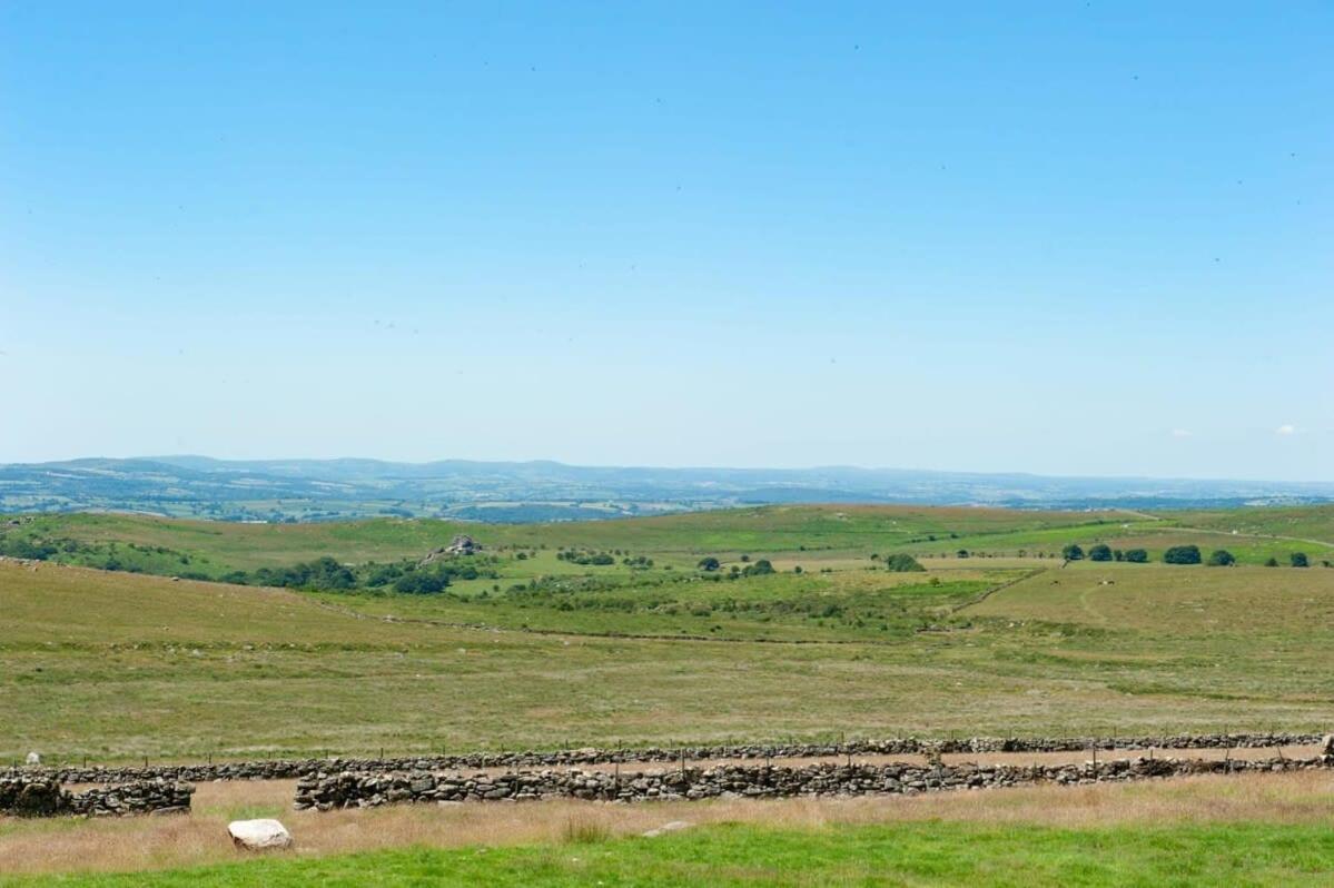 イェルバートン Dartmoor Barn On North Hessary Torヴィラ エクステリア 写真
