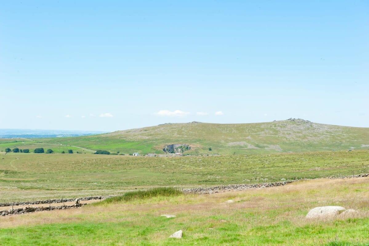 イェルバートン Dartmoor Barn On North Hessary Torヴィラ エクステリア 写真